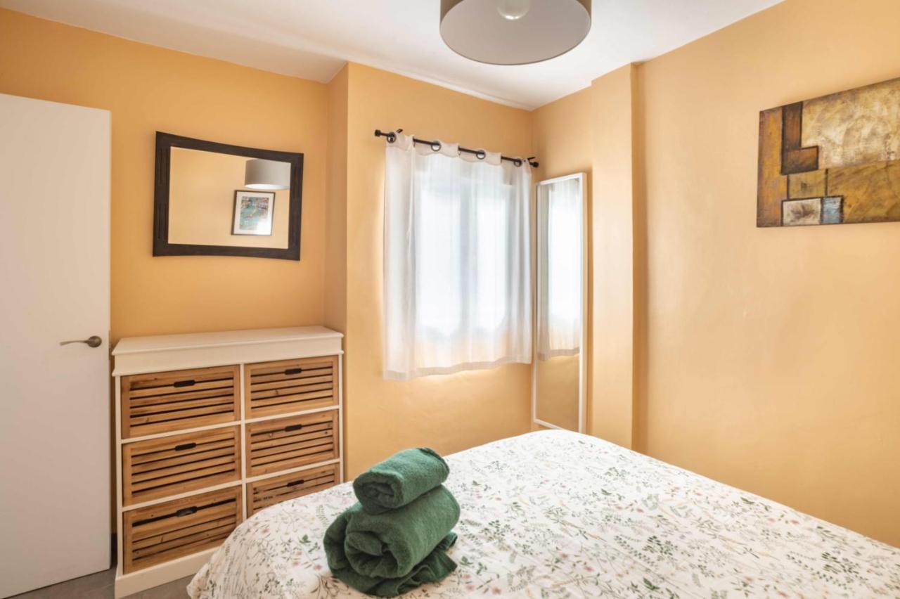 Penthouse In Old Town, 100M From The Beach 푸엔히롤라 외부 사진