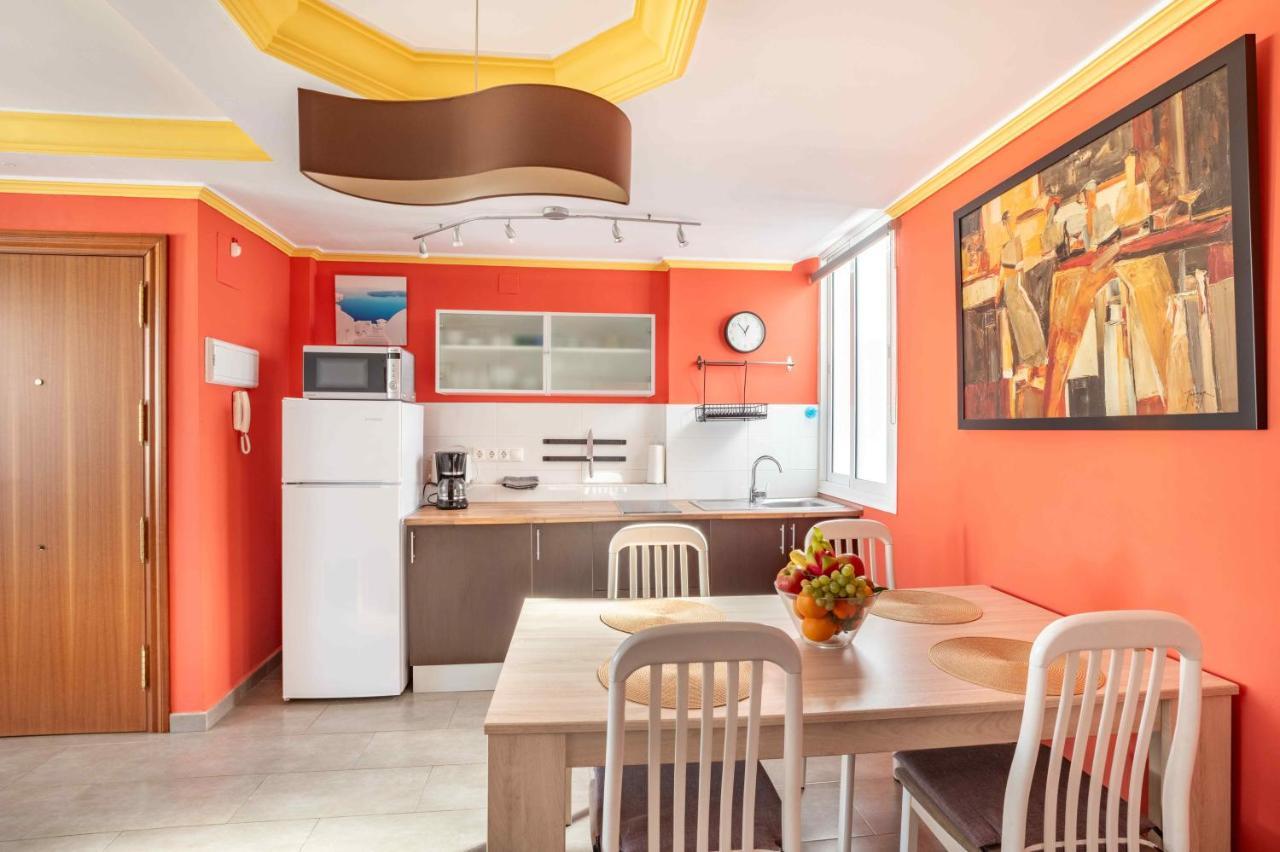 Penthouse In Old Town, 100M From The Beach 푸엔히롤라 외부 사진